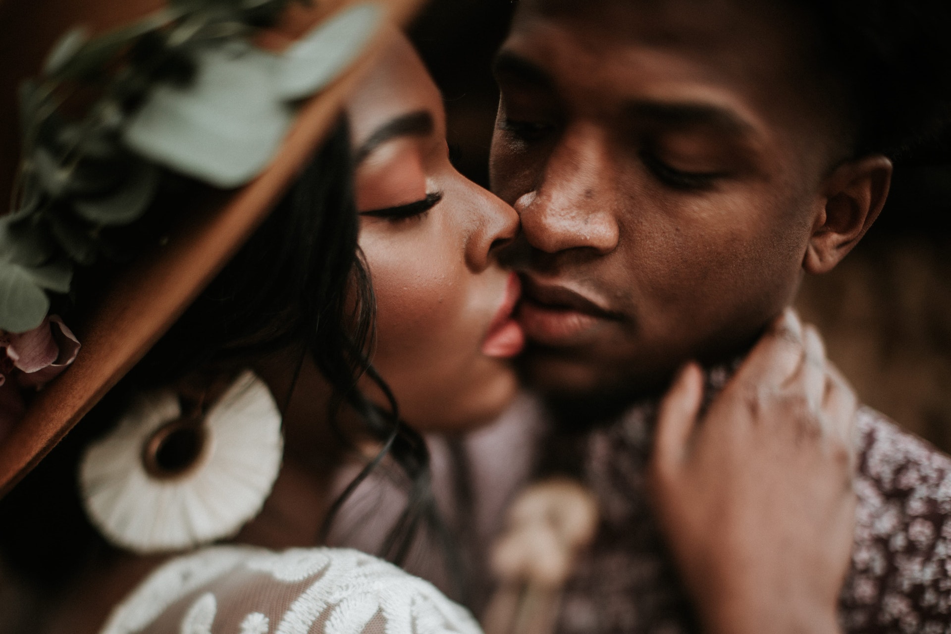 close-up photo of a couple kissing