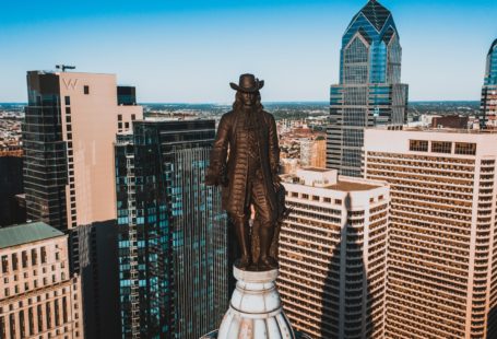 bronze statue in top of a building in Philadelphia city,